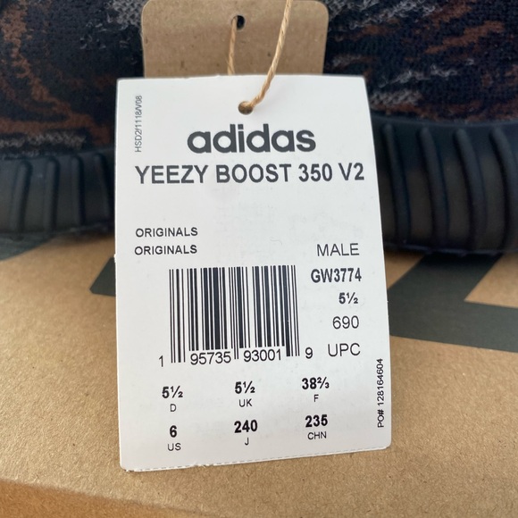 YEEZY BOOSTS 350 V2 🤎🖤 Size 6US Male - Picture 2 of 3